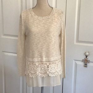 Miracle cream top with lace trim